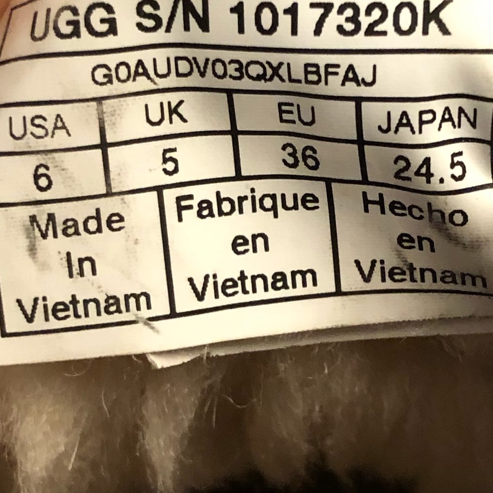 UGG boots 6 youth - Picture 6 of 8